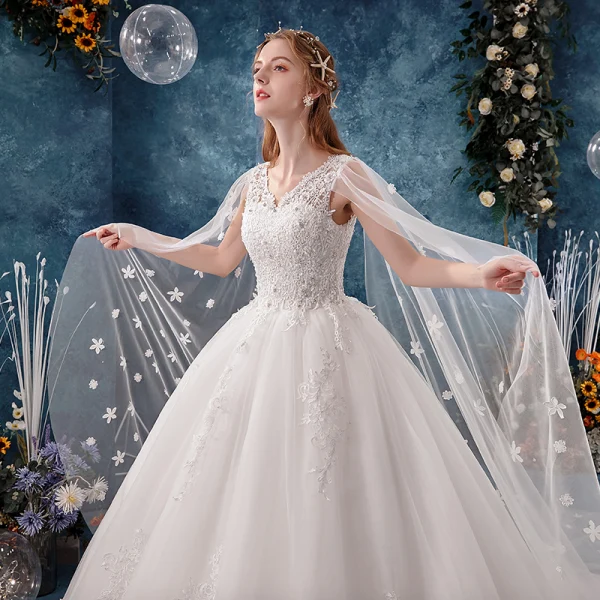 Charmant Ivoire Robe De Mariée 2019 Princesse V-Cou Perlage Paillettes Appliques Perle En Dentelle Fleur Sans Manches Dos Nu Watteau Train