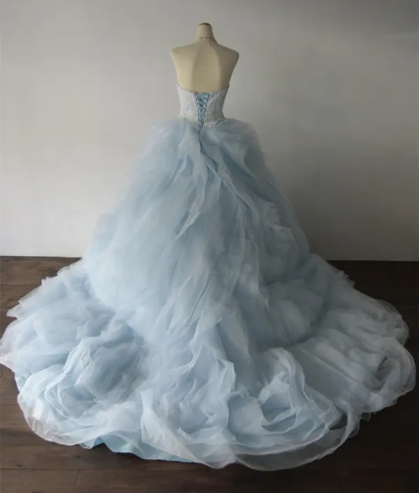 Elegante Himmelblau Ballkleider 2018 Ballkleid Mit Spitze Applikationen Bandeau Rückenfreies Fallende Rüsche Ärmellos Kapelle-Schleppe Festliche Kleider