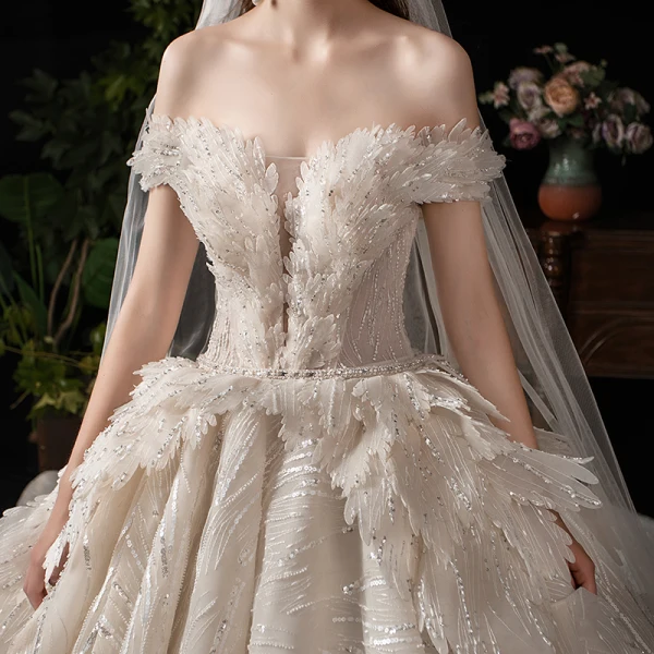Luxe Champagne Robe De Mariée 2019 Robe Boule De l'épaule Perlage Paillettes Manches Courtes Dos Nu Royal Train