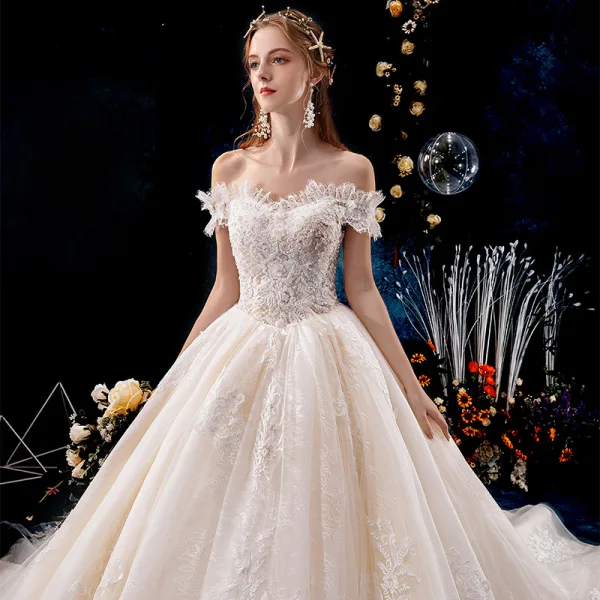 Edles Champagner Brautkleider / Hochzeitskleider 2019 A Linie Off Shoulder Perlenstickerei Perle Pailletten Spitze Blumen Ärmellos Rückenfreies Königliche Schleppe
