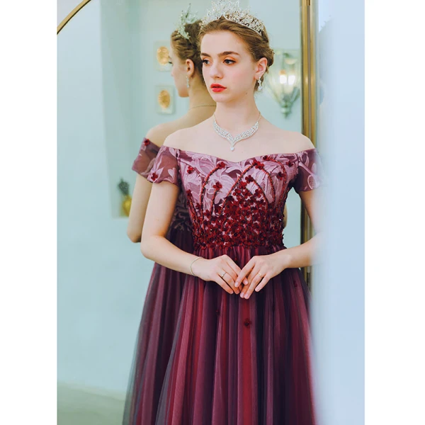 Charmant Bordeaux Robe De Soirée 2019 Princesse De l'épaule Perlage En Dentelle Fleur Appliques Manches Courtes Dos Nu Longue Robe De Ceremonie