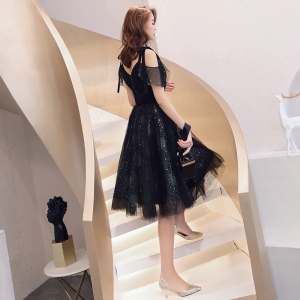 Charmant Noire Robe De Soirée 2019 Princesse Bretelles Spaghetti Étoile Paillettes Manches Courtes Dos Nu Mi-Longues Robe De Ceremonie