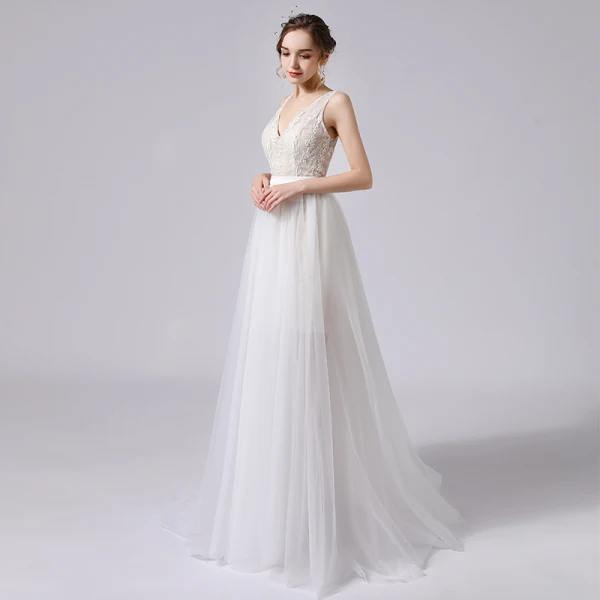 Schlicht Champagner Brautkleider / Hochzeitskleider 2021 A Linie V-Ausschnitt Ärmellos Rückenfreies Spitze Blumen Sweep / Pinsel Zug Hochzeit