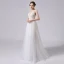 Schlicht Champagner Brautkleider / Hochzeitskleider 2021 A Linie V-Ausschnitt Ärmellos Rückenfreies Spitze Blumen Sweep / Pinsel Zug Hochzeit