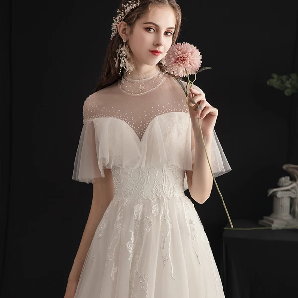 Légère Champagne Robe De Mariée 2019 Princesse Col Haut Perlage Cristal En Dentelle Fleur Manches Courtes Dos Nu Train De Balayage