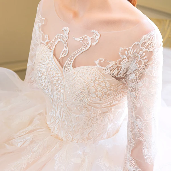 Élégant Champagne Robe De Mariée 2018 Robe Boule Appliques Volants en Cascade Encolure Dégagée 1/2 Manches Dos Nu Cathedral Train Mariage