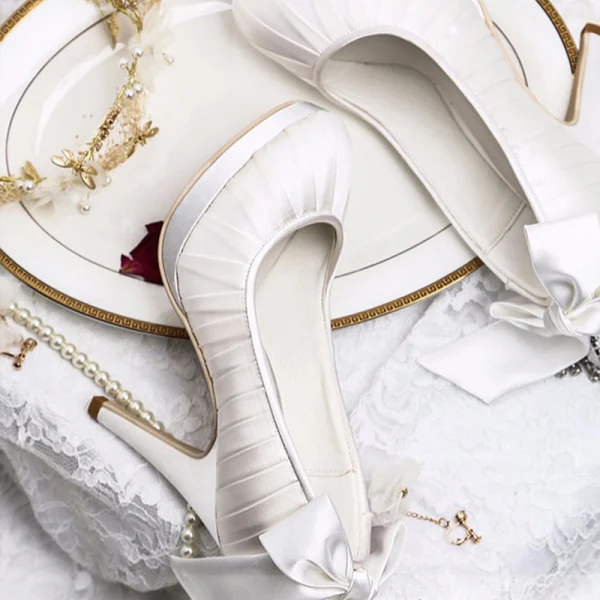 Stilig Elfenben Brudesko 2019 Satin Lær Sløyfe Rhinestone 12 cm Stiletthæler Rund Tå Bryllup Pumps