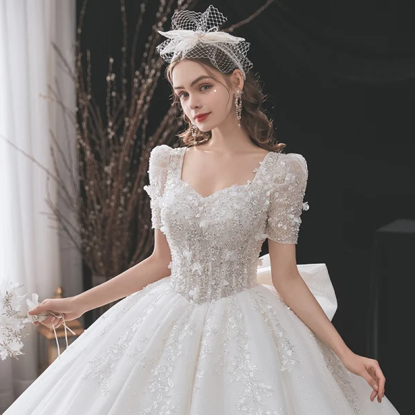 Edles Weiß Brautkleider / Hochzeitskleider 2021 Ballkleid Eckiger Ausschnitt Perlenstickerei Perle Pailletten Applikationen Kurze Ärmel Rückenfreies Schleife Königliche Schleppe Hochzeit