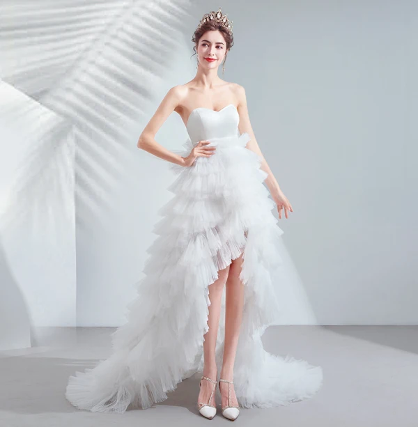 Sexy Høy Lav Elfenben Asymmetrisk Brudekjoler 2020 Prinsesse Strapless Uten Ermer Ryggløse Gripende Ruffles