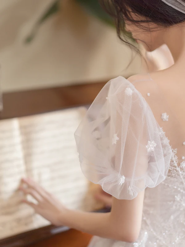 Élégant Ivoire Robe De Mariée 2021 Princesse Encolure Dégagée Perle En Dentelle Fleur Manches Courtes Dos Nu Longue Mariage