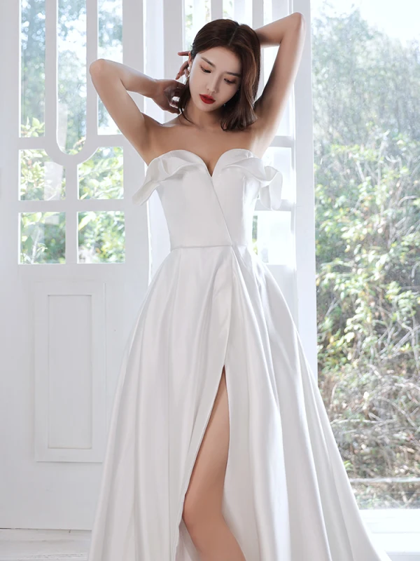 Simple Ivoire Fendue devant Satin Robe De Mariée 2021 Princesse Bustier Sans Manches Dos Nu Train De Balayage Mariage