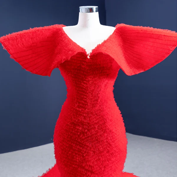 High End Mode Rot Fallende Rüsche Brautkleider / Hochzeitskleider 2021 Meerjungfrau Rüschen V-Ausschnitt Kurze Ärmel Rückenfreies Hof-Schleppe Hochzeit