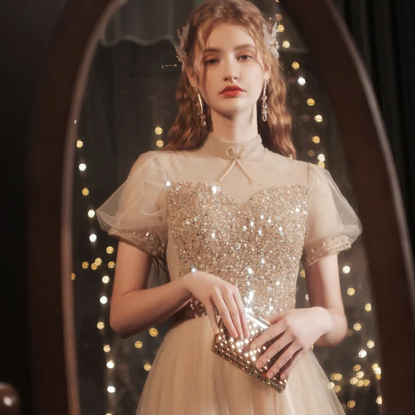 Charmant Doré Étoile Paillettes Robe De Bal 2021 Princesse Col Haut Perlage Manches Courtes Dos Nu Noeud Longue Promo Robe De Ceremonie