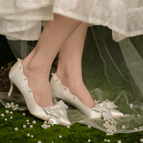 Élégant Ivoire Perle Noeud Satin Chaussure De Mariée 2021 6 cm Talons Aiguilles À Bout Pointu Mariage Escarpins Talons Hauts