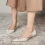 Charmant Beige Faux Diamant Paillettes Chaussure De Mariée 2021 Cuir 4 cm Talon Bas Talons Aiguilles À Bout Pointu Mariage Talons Hauts