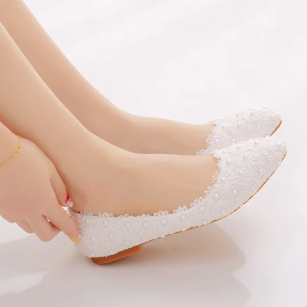 Elegant White Pearl Lace Flower Flat Wedding Shoes 2021 Pointed Toe Wedding Heels