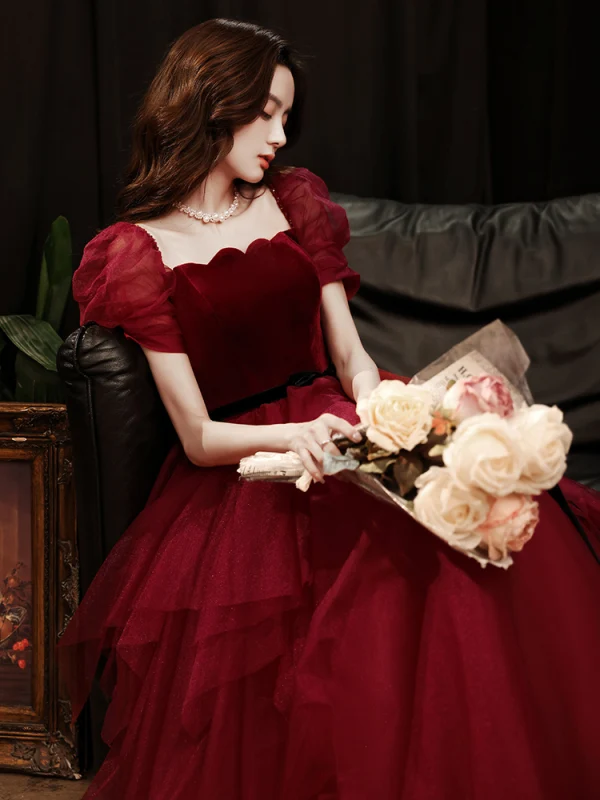 Élégant Bordeaux Daim Robe De Bal 2021 Princesse Encolure Carrée Manches Courtes Dos Nu Noeud Ceinture Longue Promo Robe De Ceremonie