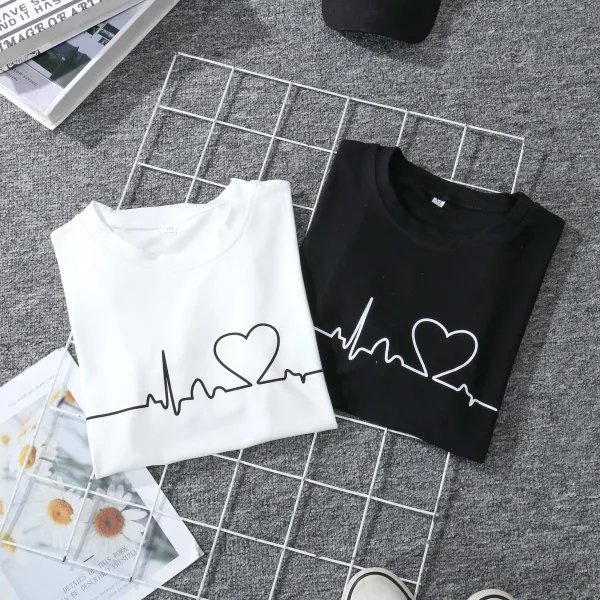 Désinvolte Été Ample Noire Forme de coeur T-Shirts 2021 Coton Encolure Dégagée Manches Courtes Hauts pour Femmes T-shirt