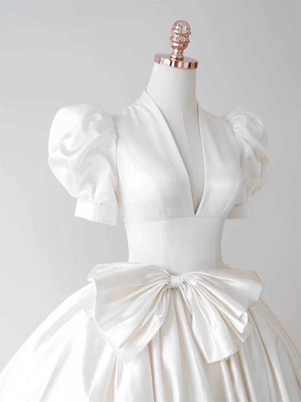 Haut de Gamme Ivoire Satin Robe De Mariée 2021 Robe Boule V-Cou Manches Courtes Dos Nu Royal Train Mariage