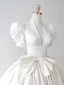 Haut de Gamme Ivoire Satin Robe De Mariée 2021 Robe Boule V-Cou Manches Courtes Dos Nu Royal Train Mariage