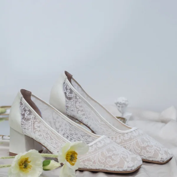 High End Weiß Spitze Blumen Brautschuhe 2021 Leder 5 cm Thick Heels Schleife Quadratische Zehe Hochzeit Pumps Hochhackige