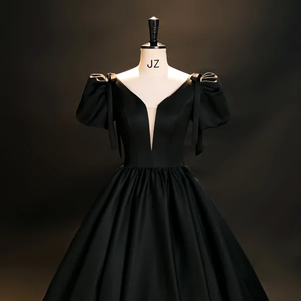 Elegant Black Satin Prom Dresses 2023 Ball Gown V-Neck Puffy Short Sleeve Backless Floor-Length / Long Prom Formal Dresses