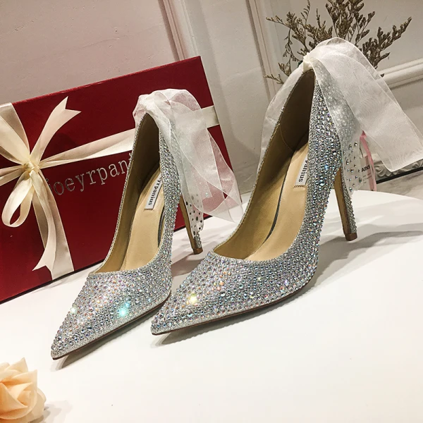 Sjarmerende Sølv Brudesko 2019 Lær Rhinestone Sløyfe 10 cm Stiletthæler Spisse Bryllup Pumps