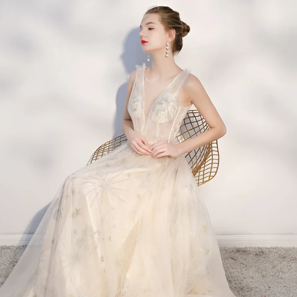 Élégant Champagne Transparentes Robe De Mariée 2018 Princesse Étoile Noeud Encolure Dégagée Dos Nu Sans Manches Tribunal Train Mariage
