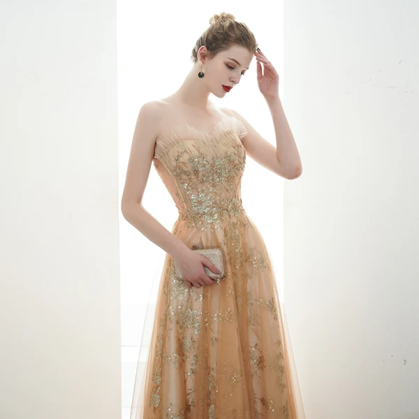Charmant Gold Abendkleider 2020 A Linie Bandeau Perlenstickerei Pailletten Spitze Blumen Ärmellos Rückenfreies Sweep / Pinsel Zug Festliche Kleider