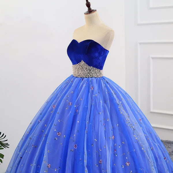 Elegant Kongeblå Quinceañera Ballkjoler 2018 Ballkjole Brodert Perle Suede Kjæreste Ryggløse Uten Ermer Lange Formelle Kjoler