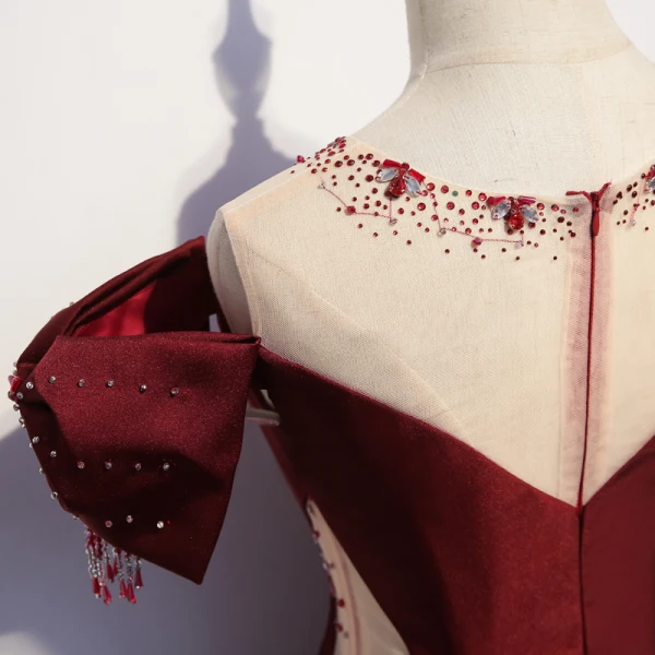 Chic / Belle Bordeaux Robe De Soirée 2020 Trompette / Sirène Encolure Dégagée Perlage Gland Cristal Faux Diamant Manches Courtes Dos Nu Train De Balayage Robe De Ceremonie