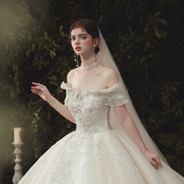 Luxe Champagne Robe De Mariée 2020 Robe Boule De l'épaule Glitter Perlage Paillettes Perle Manches Courtes Dos Nu Cathedral Train