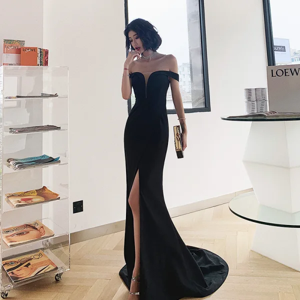 Klassisch Einfarbig Schwarz Abendkleider 2020 Meerjungfrau Off Shoulder Ärmellos Rückenfreies Gespaltete Front Sweep / Pinsel Zug Festliche Kleider