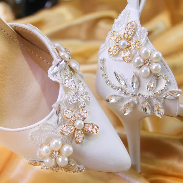 Charmant Ivory / Creme Brautschuhe 2020 Perle Strass Spitze Blumen 8 cm Stilettos Spitzschuh Hochzeit Hochhackige
