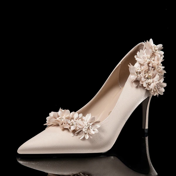 Fashion Champagne Wedding Shoes 2020 Satin 3D Lace Appliques Rhinestone 7 cm Stiletto Heels Pointed Toe Wedding Pumps