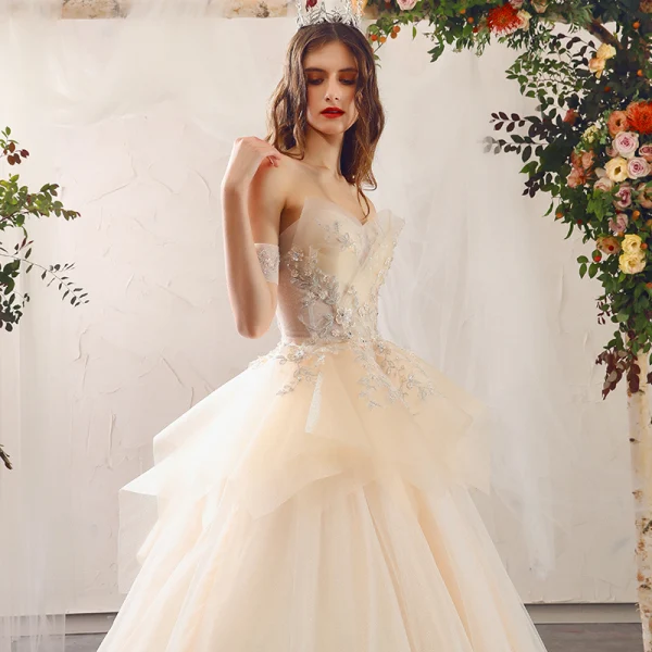Charmant Champagner Brautkleider / Hochzeitskleider 2020 Ballkleid Bandeau Perlenstickerei Pailletten Applikationen Ärmellos Rückenfreies Sweep / Pinsel Zug