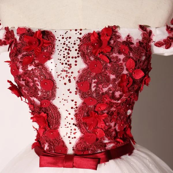 Élégant Ivoire Robe De Bal 2020 Robe Boule De l'épaule Rouge Appliques En Dentelle Fleur Noeud Faux Diamant Sans Manches Dos Nu Longue Robe De Ceremonie