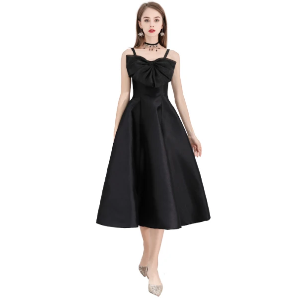 Simple Noire de retour Robe De Graduation 2020 Princesse Bretelles Spaghetti Noeud Sans Manches Dos Nu Thé Longueur Robe De Ceremonie
