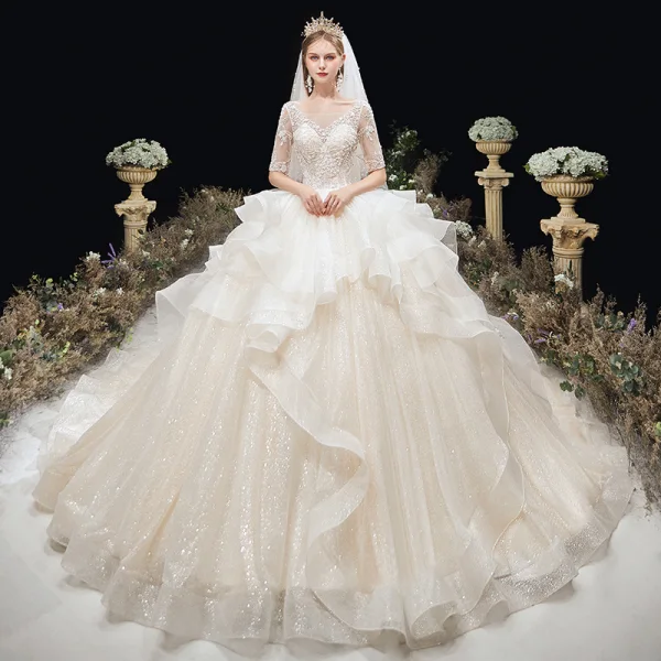 Charmant Ivoire Glitter Volants en Cascade Robe De Mariée 2020 Robe Boule Encolure Dégagée Perlage En Dentelle Fleur 1/2 Manches Dos Nu Cathedral Train