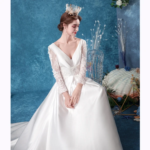 Elegant Elfenben Satin Brudekjoler 2020 Prinsesse V-Hals Blonder Blomst Langermede Ryggløse Feie Tog