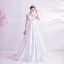 Élégant Ivoire Robe De Bal 2020 Princesse Encolure Dégagée Dentelle 3D Perlage Faux Diamant Paillettes 3/4 Manches Tribunal Train Robe De Ceremonie