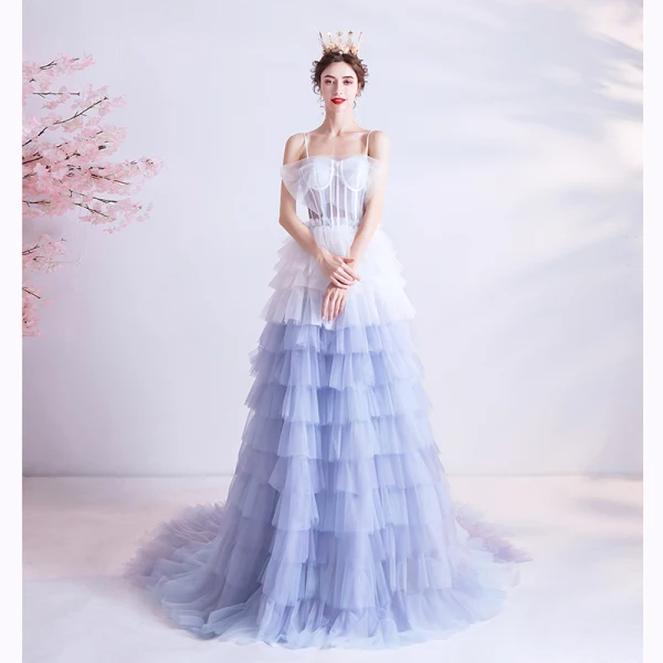 Mode Ivoire Bleu Ciel Dégradé De Couleur Robe De Bal 2020 Princesse Bretelles Spaghetti Sans Manches Dos Nu Volants en Cascade Tribunal Train Robe De Ceremonie