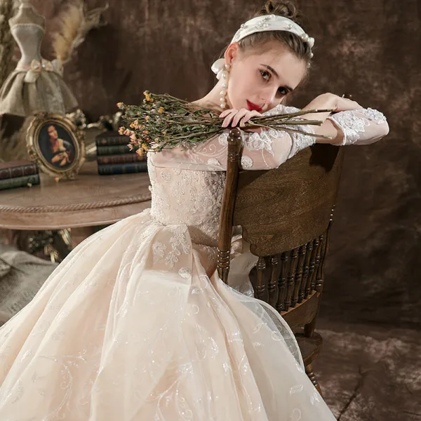 Charmant Champagner Brautkleider / Hochzeitskleider Ballkleid 2020 V-Ausschnitt Perlenstickerei Pailletten Spitze Blumen Lange Ärmel Rückenfreies Kathedrale Schleppe