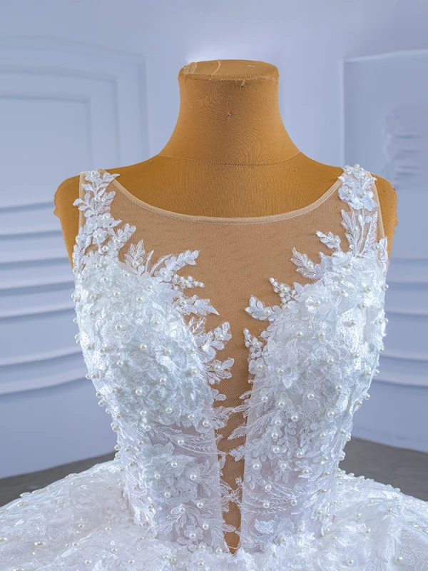 Luxus / Herrlich High End Weiß Perle Spitze Blumen Brautkleider / Hochzeitskleider 2021 Ballkleid Satin Rundhalsausschnitt Ärmellos Rückenfreies Kapelle-Schleppe Hochzeit