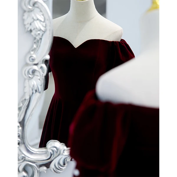 Elegant Suede Burgundy Prom Dresses 2021 A-Line / Princess Off-The-Shoulder Short Sleeve Backless Floor-Length / Long Prom Formal Dresses
