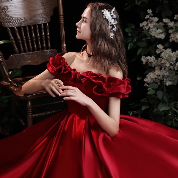 Chic / Beautiful Burgundy Satin Prom Dresses 2021 A-Line / Princess Ruffle Off-The-Shoulder Short Sleeve Backless Floor-Length / Long Formal Dresses