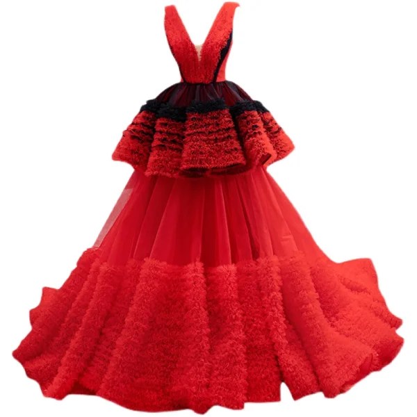 Inhabituel Rouge Volants en Cascade Robe De Mariée 2021 Robe Boule Volants V-Cou Sans Manches Dos Nu Chapel Train Mariage