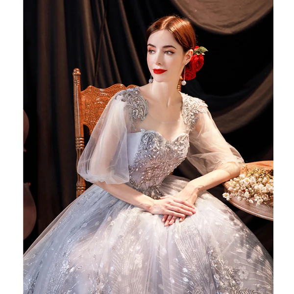 Charmant Gris Robe De Bal 2021 Princesse Encolure Dégagée Perlage Perle En Dentelle Fleur Gonflée Manches Courtes Dos Nu Longue Robe De Ceremonie