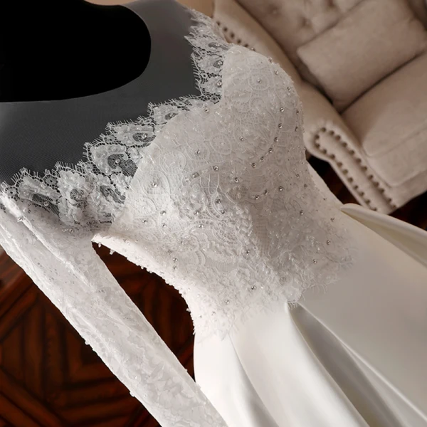 Elegante Ivory / Creme Durchsichtige Brautkleider 2018 A Linie Rundhalsausschnitt Lange Ärmel Rückenfreies Applikationen Mit Spitze Strass Rüschen Lange