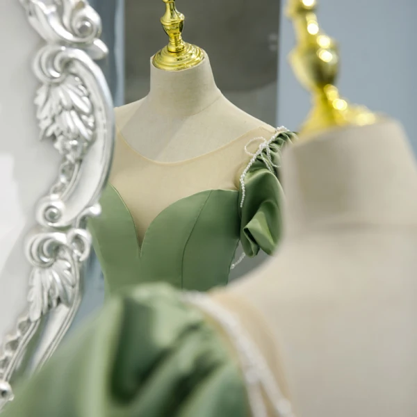 Eleganta Sage Grön Satin Balklänningar 2021 Prinsessa Urringning Beading Pösigt Korta ärm Halterneck Långa Formella Klänningar